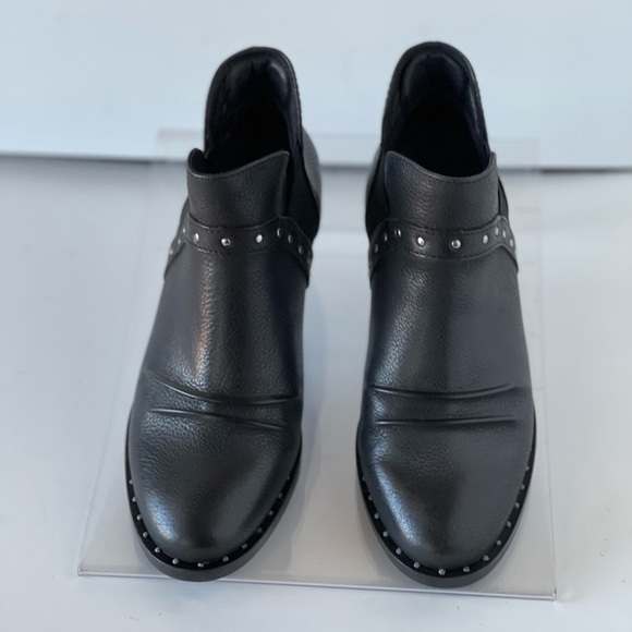 Earth Women's Black Leather Ankle Bootie Cut Out Studded Chelsea Boots Heels 5.5 - Picture 7 of 10